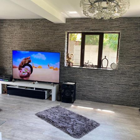 Lovely 1 Bedroom Flat In A 2 Ground Floor House Craiova Exterior photo