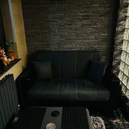 Lovely 1 Bedroom Flat In A 2 Ground Floor House Craiova Exterior photo