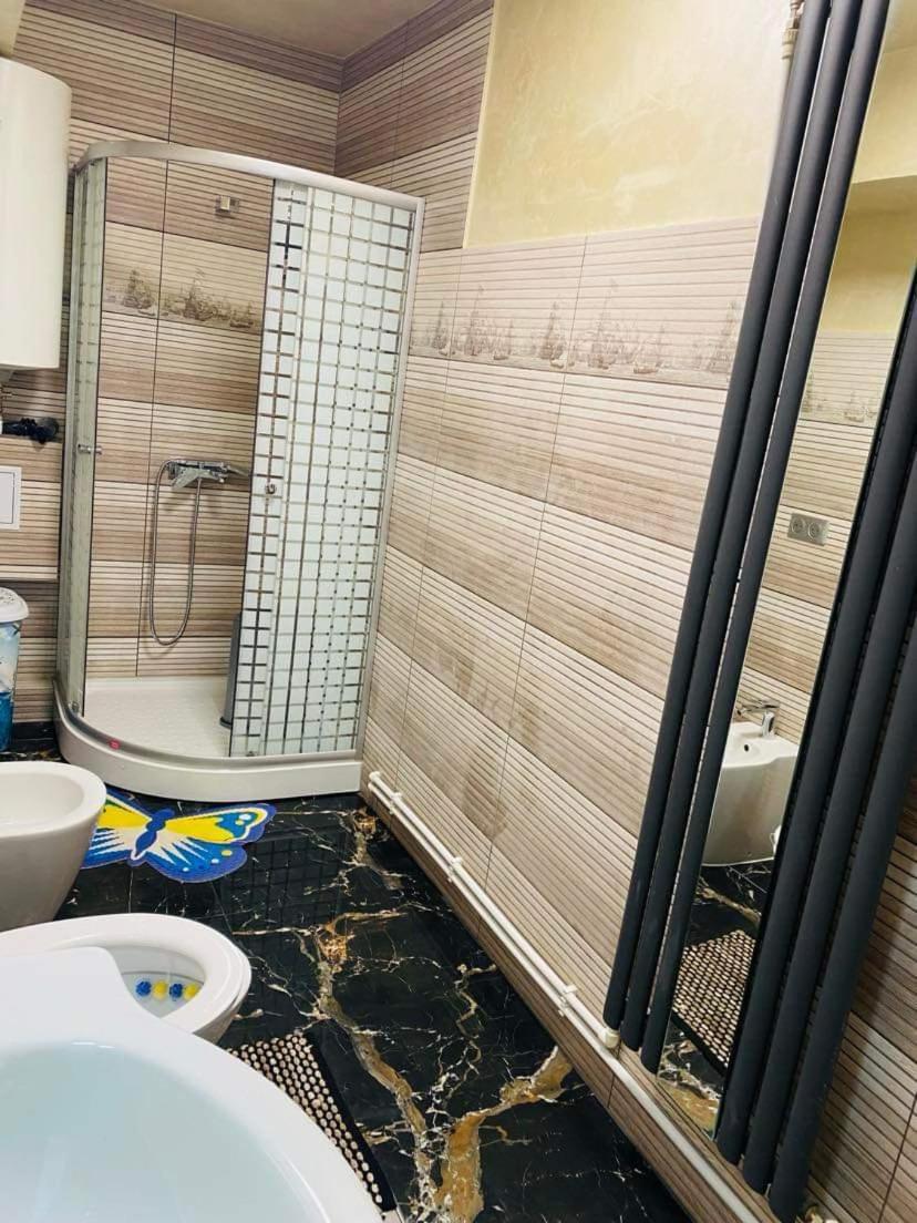 Lovely 1 Bedroom Flat In A 2 Ground Floor House Craiova Exterior photo