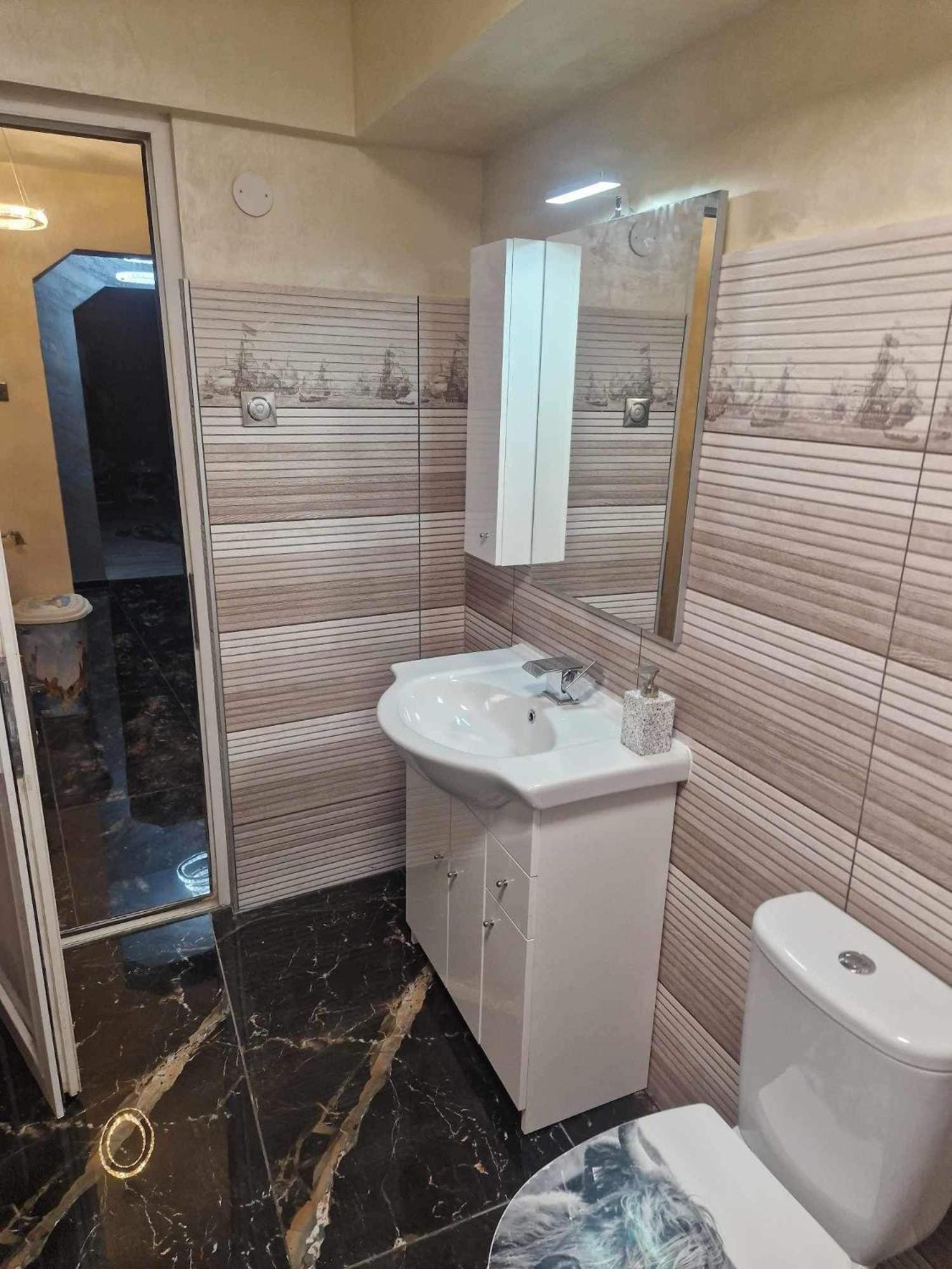 Lovely 1 Bedroom Flat In A 2 Ground Floor House Craiova Exterior photo